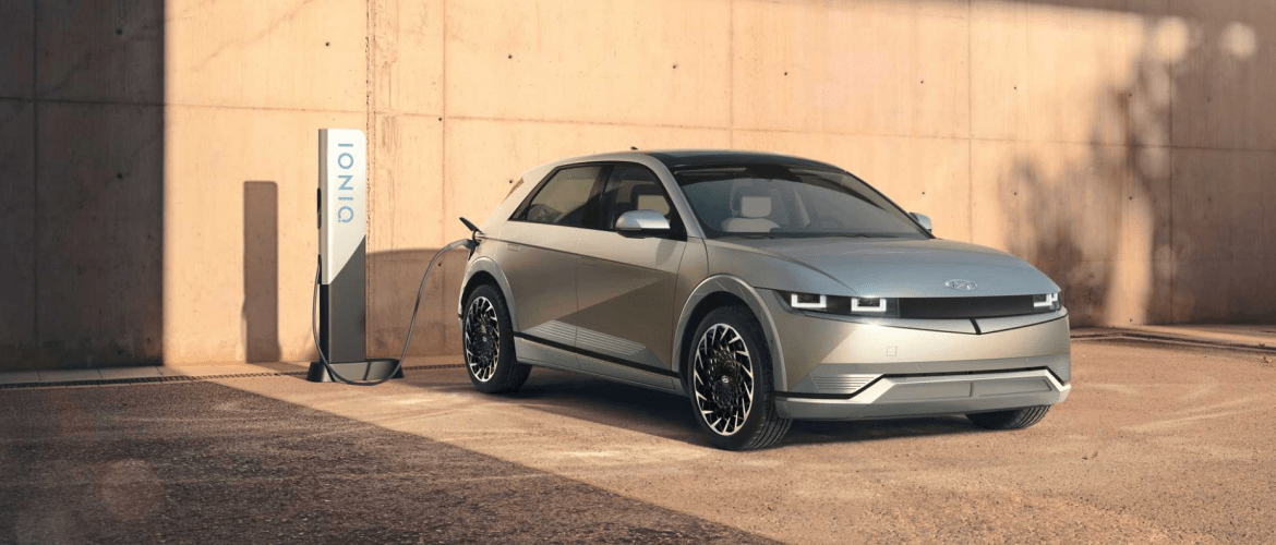 Hyundai Ioniq 5 er ein sera snøggur og rúmligur Hatchback við støddini á einum SUV.