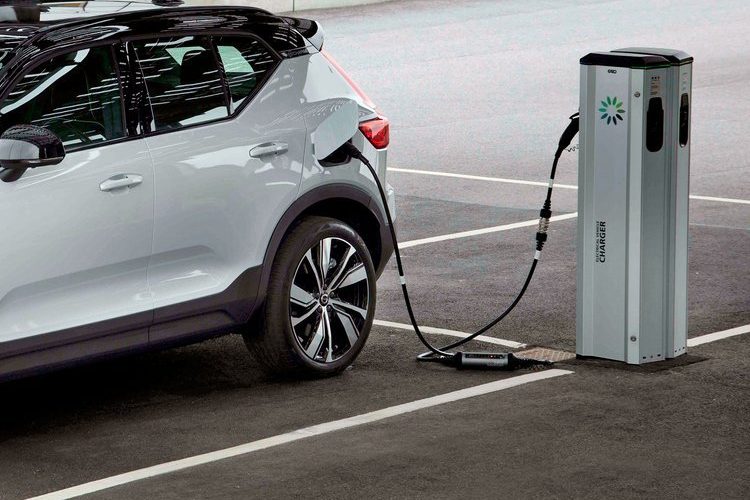 Volvo: Um 10 ár selja vit bert el-bilar