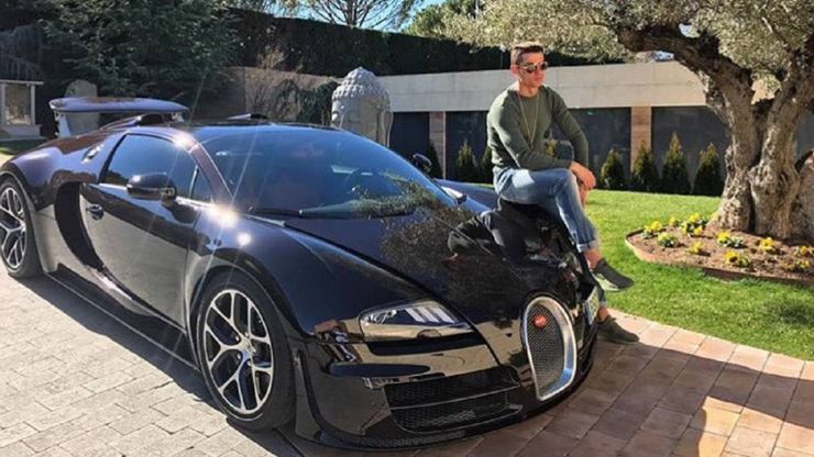 Ronaldo hevur flutt bilarnar
