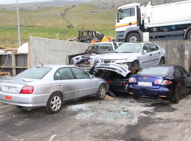 Portal.fo: Óskrásettir bilar skulu ikki vera á almennum veg