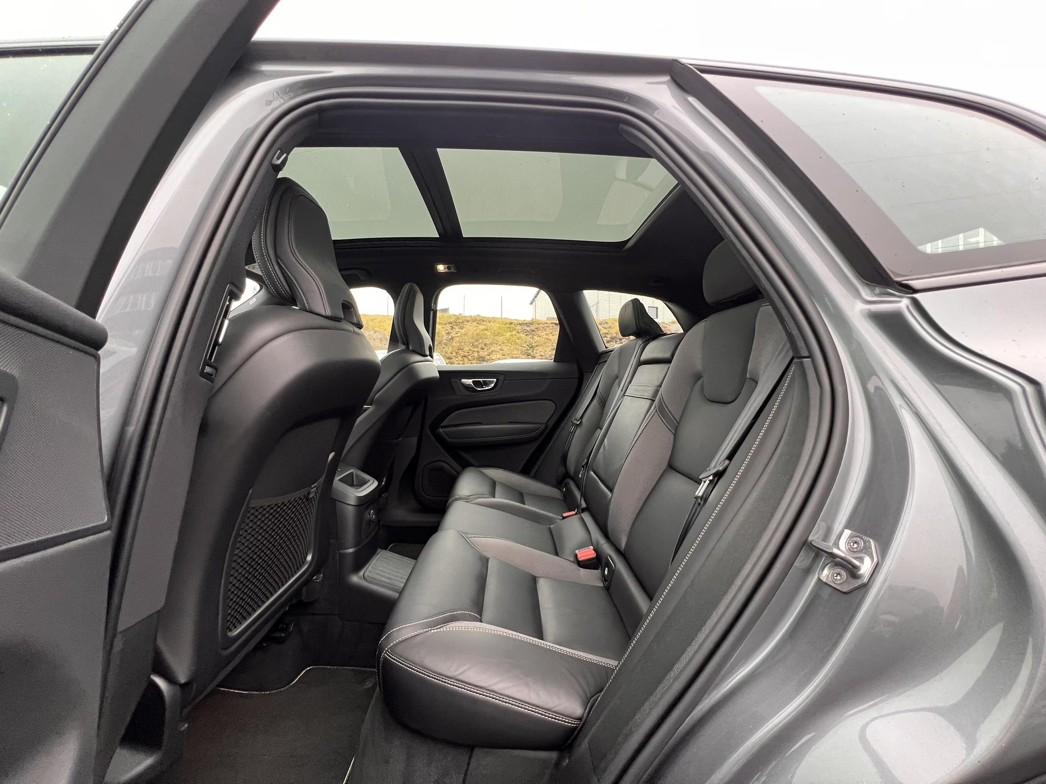 2021 Volvo XC60 AWD Recharge R-design