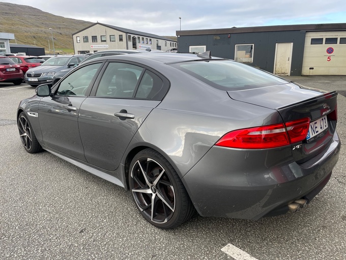2017 Jaguar XE 2.0i R-Sport