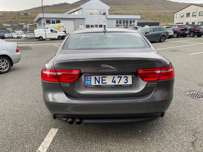 2017 Jaguar XE 2.0i R-Sport